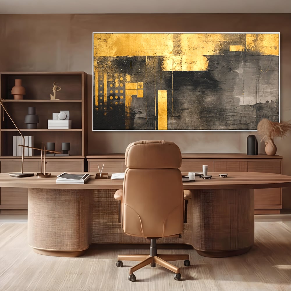 Tablou canvas cu pictura abstracta cu forme geometrice aurii, in rama de aluminiu argintiu, pe perete intr-un birou